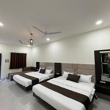 Tekri Farms And Retreat Hotel Ujjain Buitenkant foto